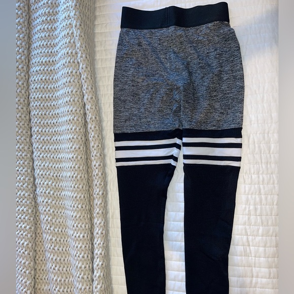 Bombshell Sportswear Leggings - Picture 3 of 5